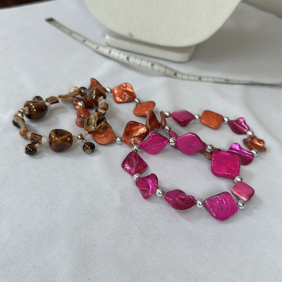 Four stretch shell style bracelets - Picture 2 of 5